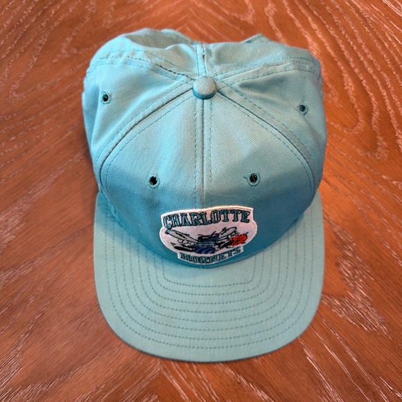 Charlotte Hornets - Vintage Snapback Hat - Picture 2 of 5